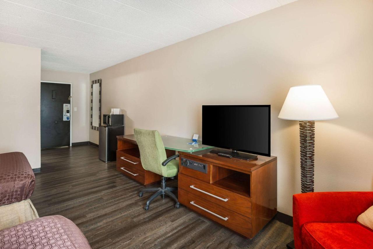 Rodeway Inn&Suites - Poconos Delaware Water Gap Esterno foto
