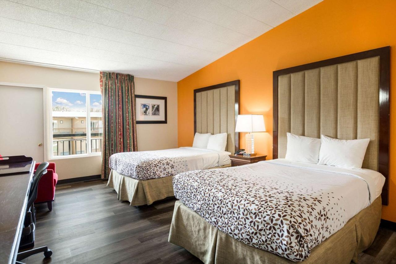 Rodeway Inn&Suites - Poconos Delaware Water Gap Esterno foto