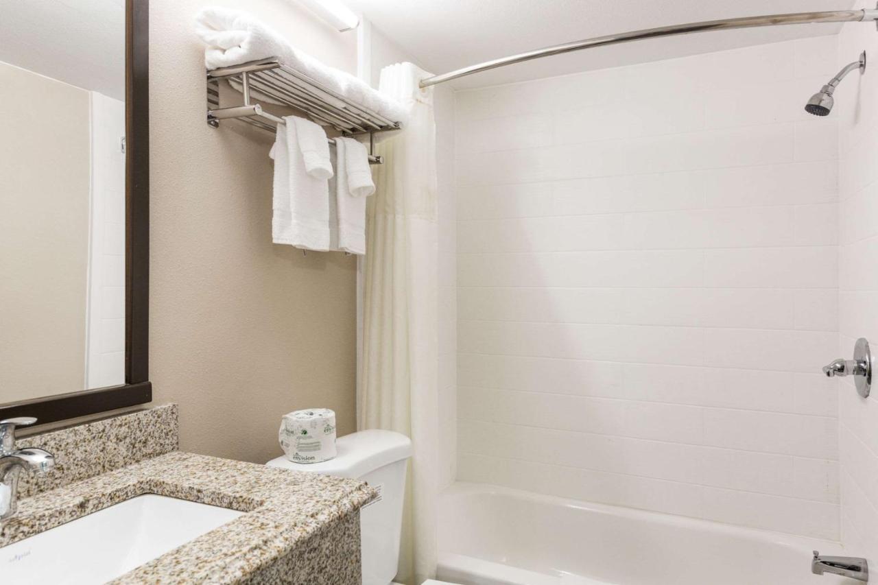 Rodeway Inn&Suites - Poconos Delaware Water Gap Esterno foto