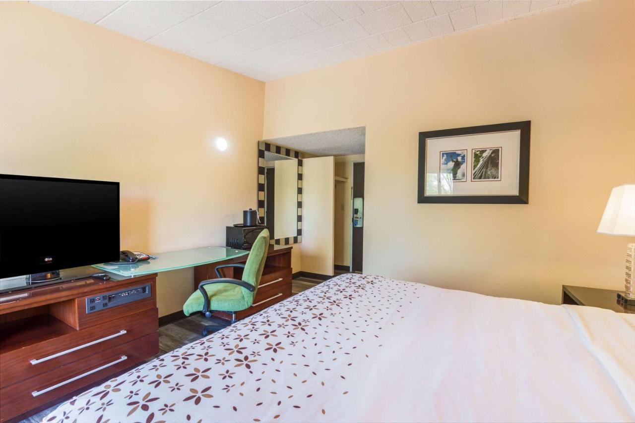 Rodeway Inn&Suites - Poconos Delaware Water Gap Esterno foto
