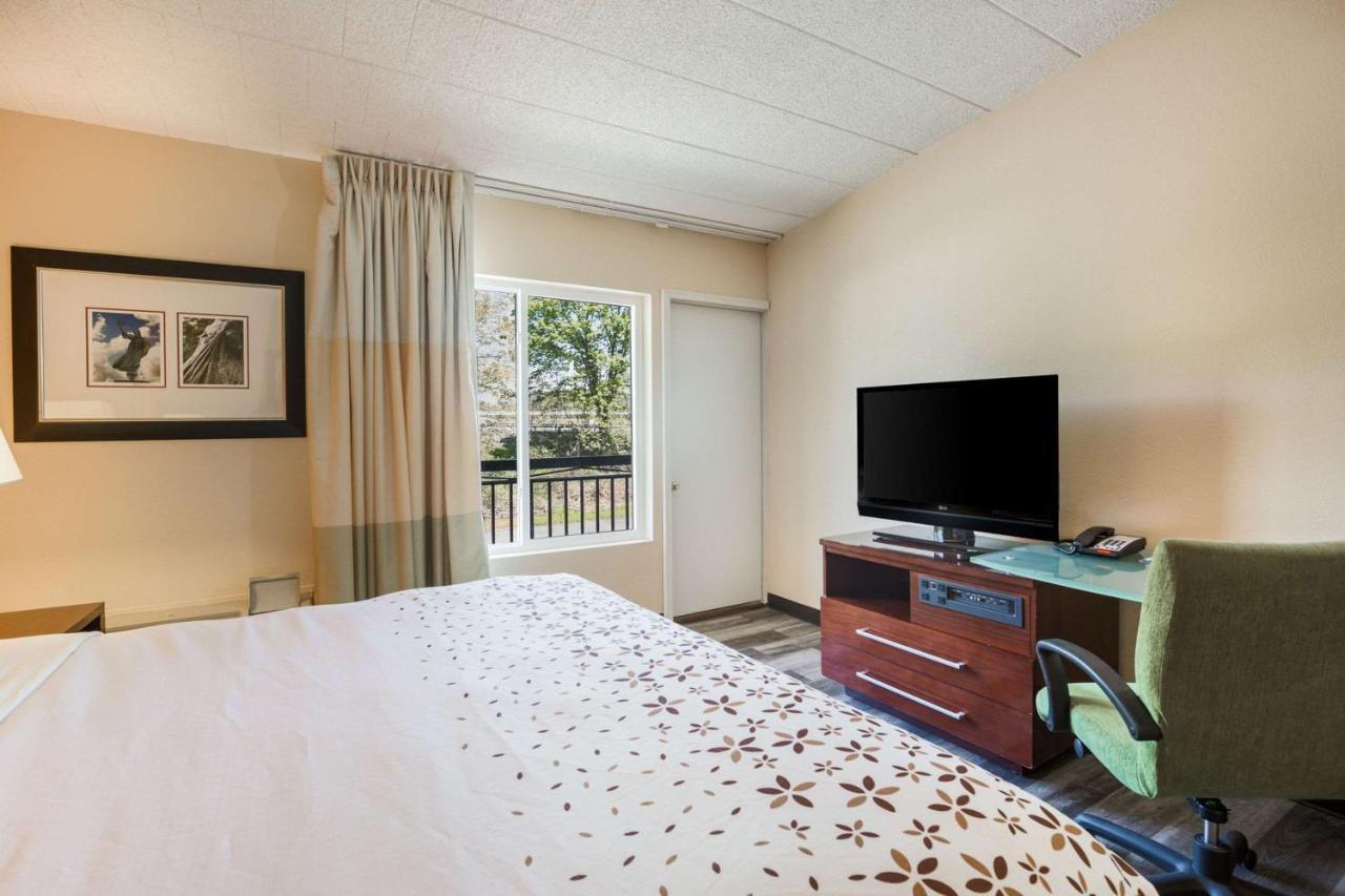 Rodeway Inn&Suites - Poconos Delaware Water Gap Esterno foto