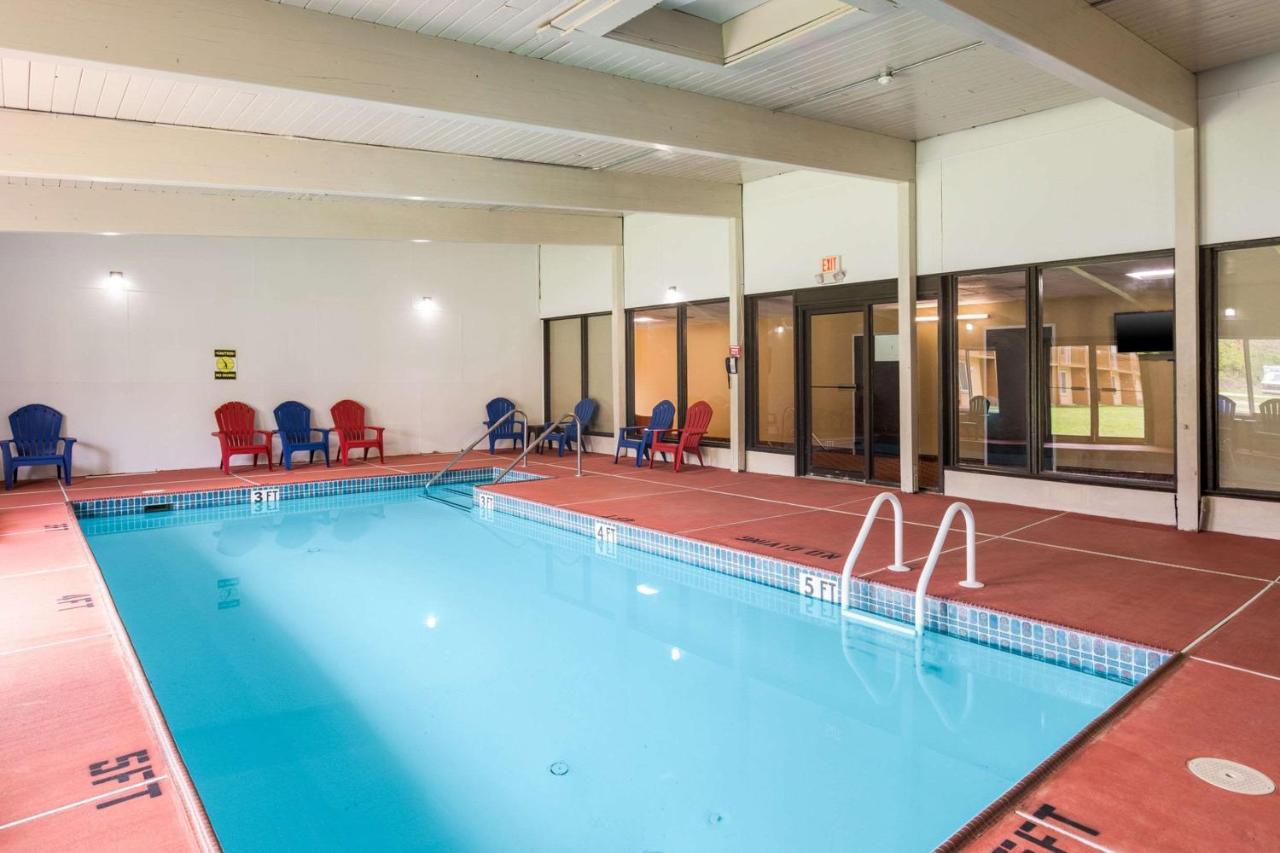Rodeway Inn&Suites - Poconos Delaware Water Gap Esterno foto